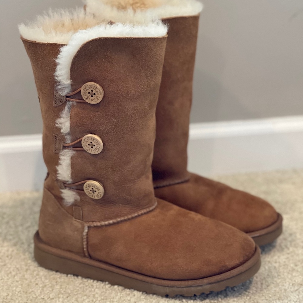 Ugg’s - Bailey Button - Kids 5